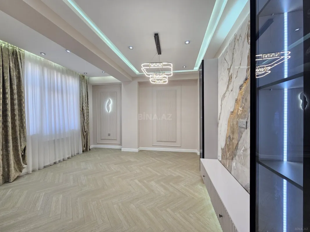 Satılır 4 otaqlı mənzil 134 m²