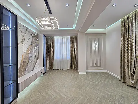 Satılır 4 otaqlı mənzil 134 m²