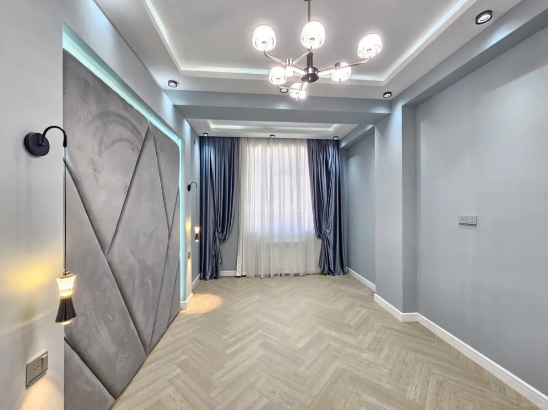 Satılır 4 otaqlı mənzil 134 m²