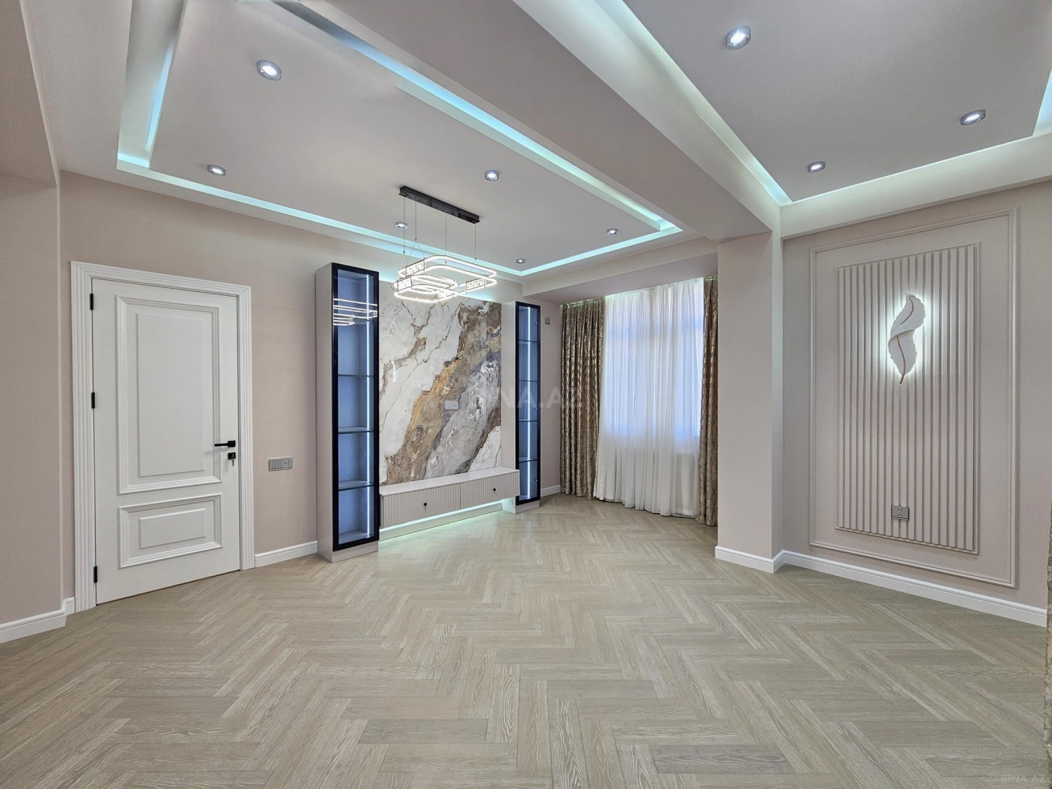 Satılır 4 otaqlı mənzil 134 m²