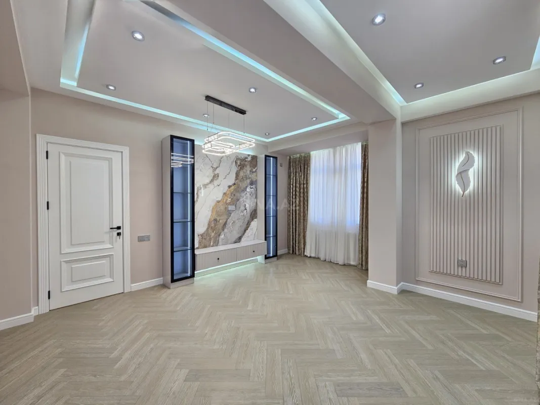 Satılır 4 otaqlı mənzil 134 m²