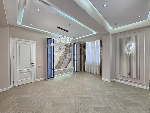Satılır 4 otaqlı mənzil 134 m²
