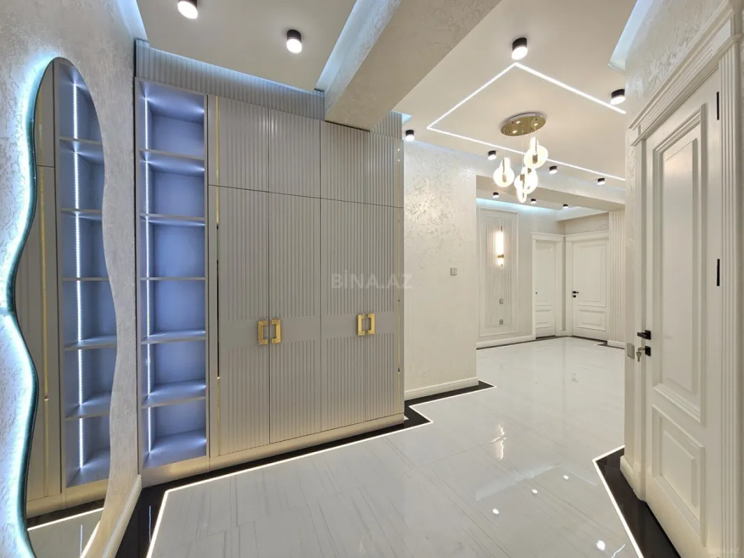Satılır 4 otaqlı mənzil 134 m²