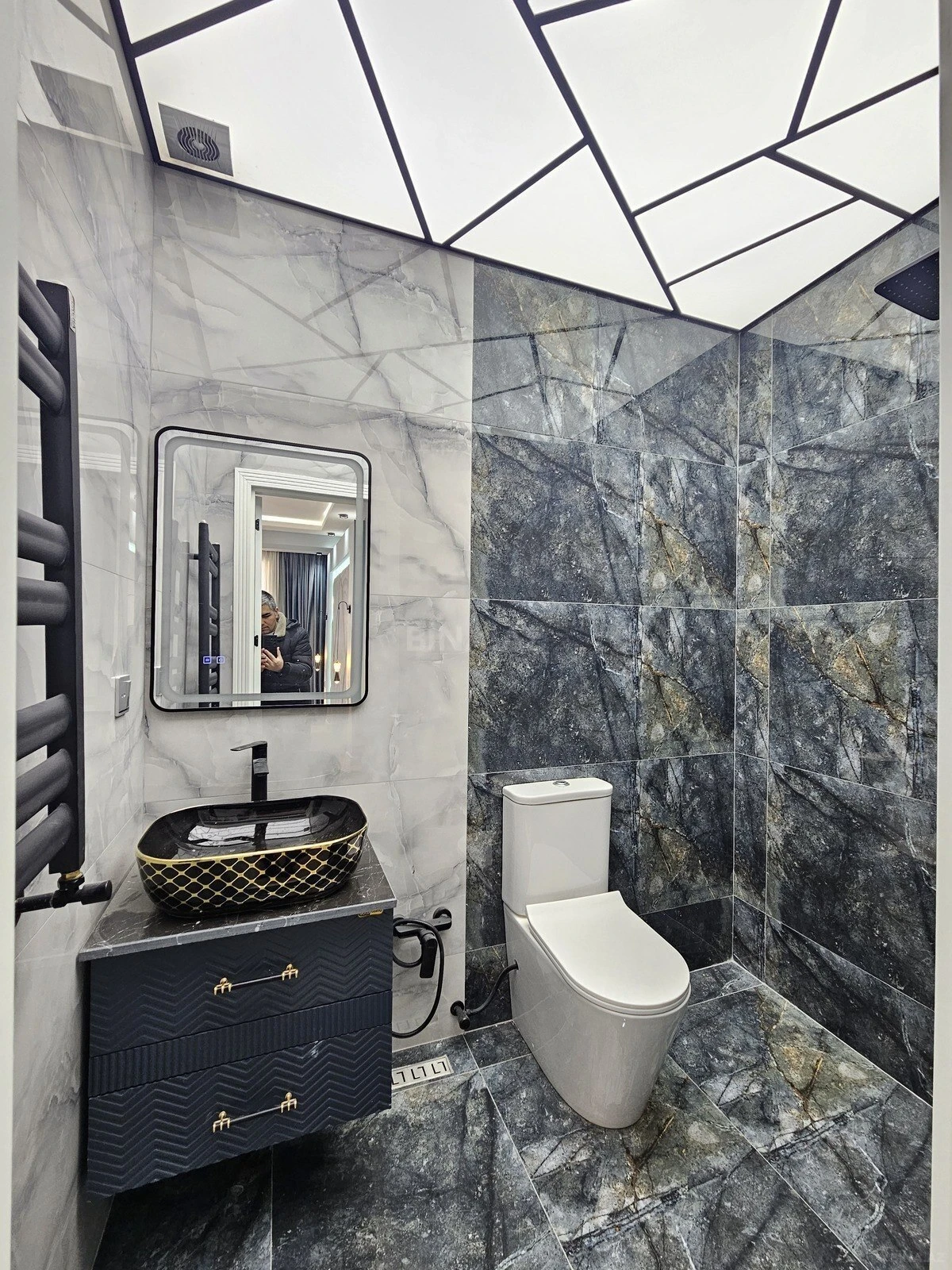 Satılır 4 otaqlı mənzil 134 m²