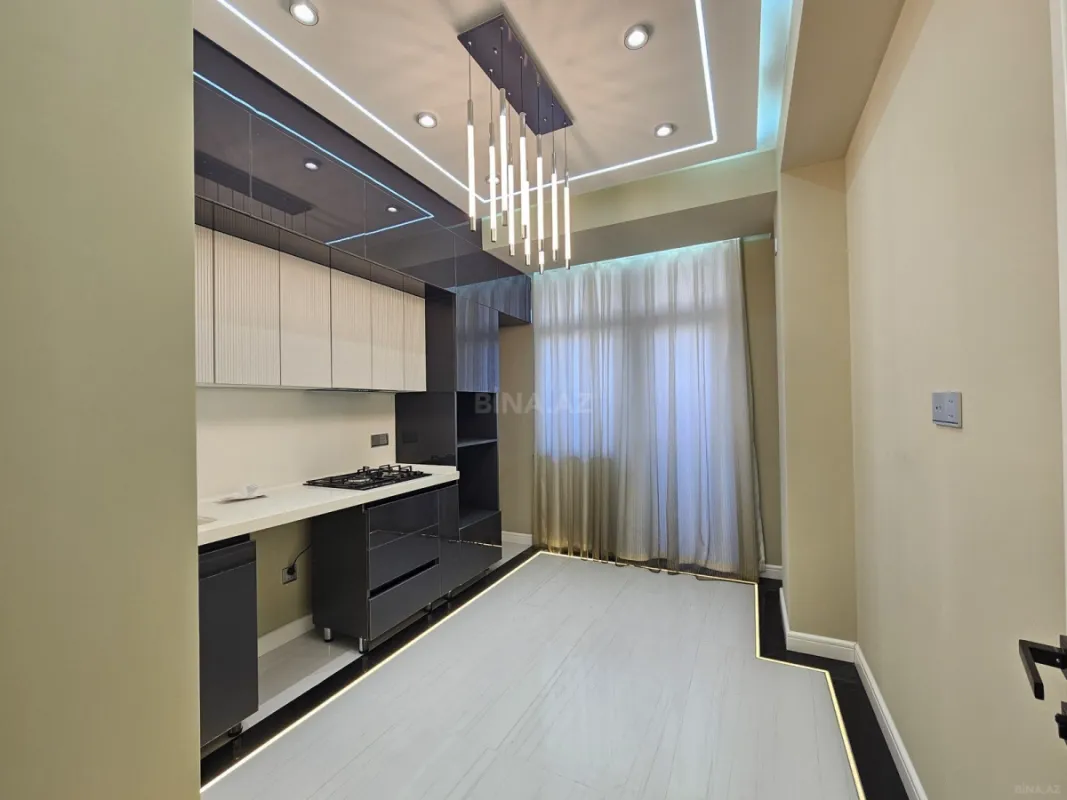 Satılır 4 otaqlı mənzil 134 m²