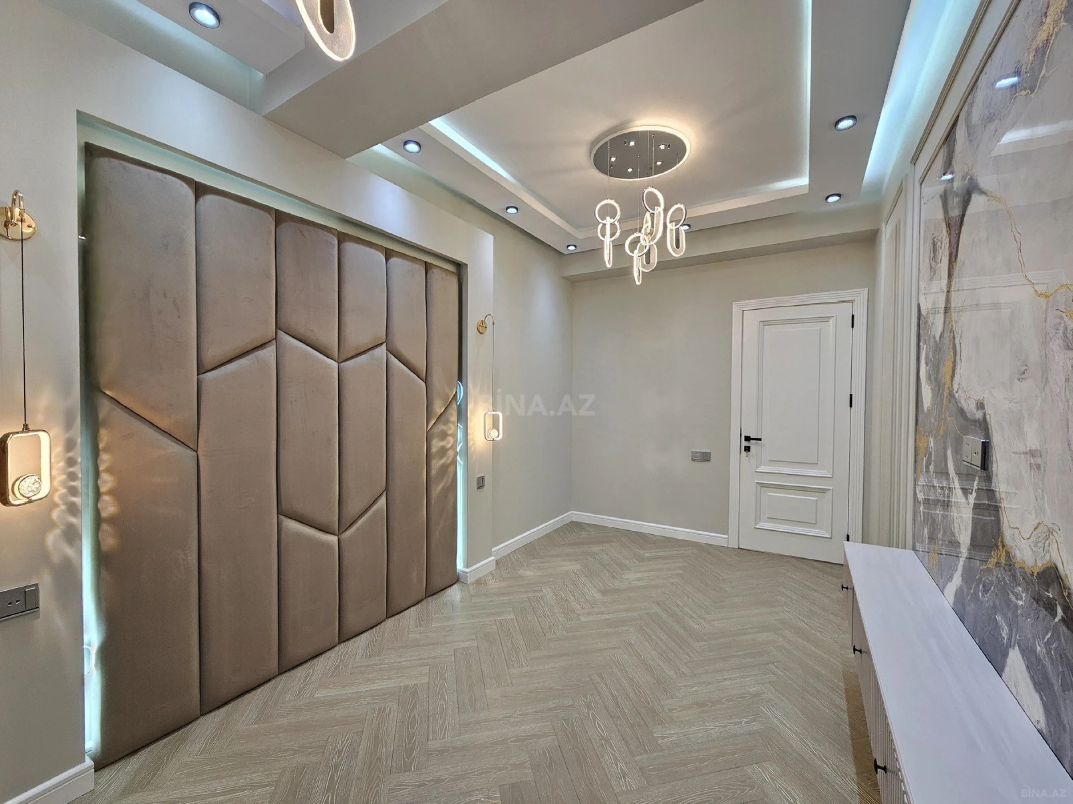 Satılır 4 otaqlı mənzil 134 m²