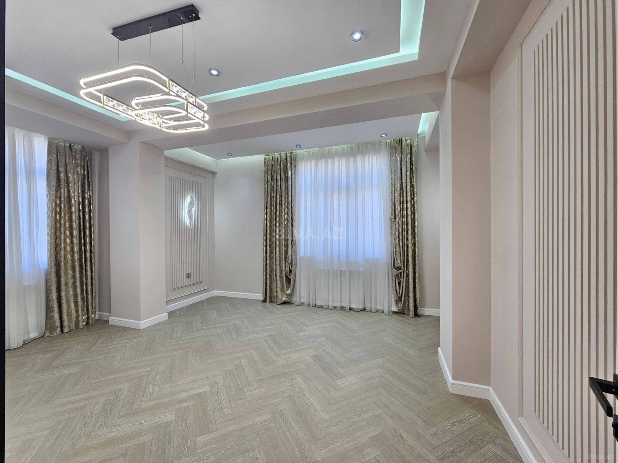 Satılır 4 otaqlı mənzil 134 m²