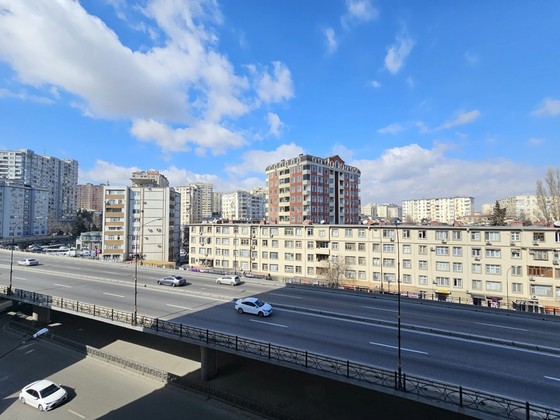 Satılır 4 otaqlı mənzil 134 m²