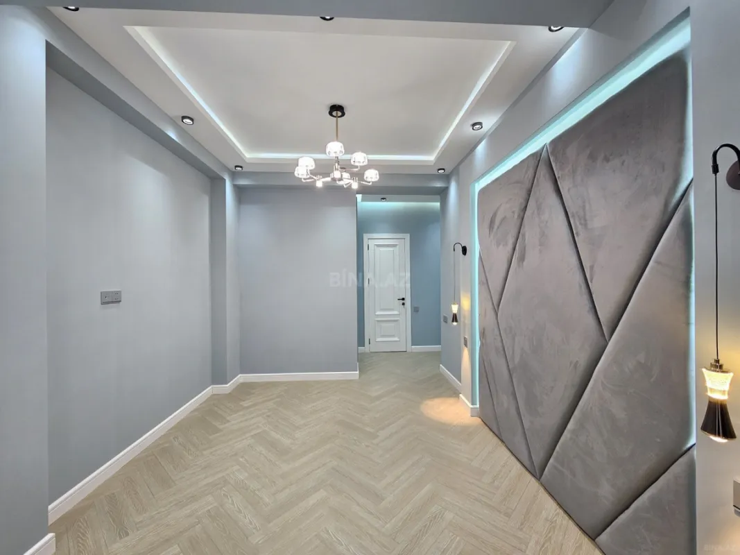 Satılır 4 otaqlı mənzil 134 m²