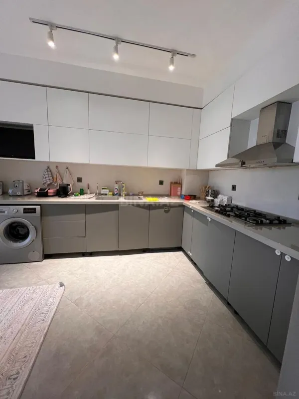 Satılır 4 otaqlı mənzil 195 m²