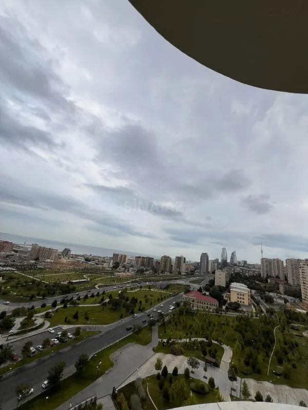 Satılır 4 otaqlı mənzil 195 m²