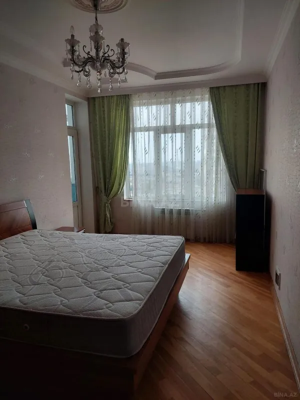 Kirayə verilir 3 otaqlı mənzil 135 m²