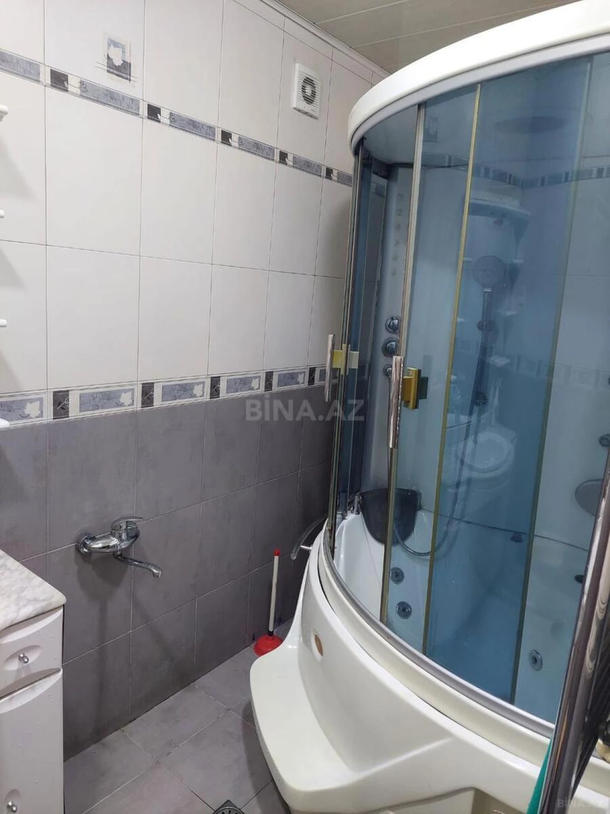 Kirayə verilir 3 otaqlı mənzil 135 m²