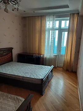 Kirayə verilir 3 otaqlı mənzil 135 m²
