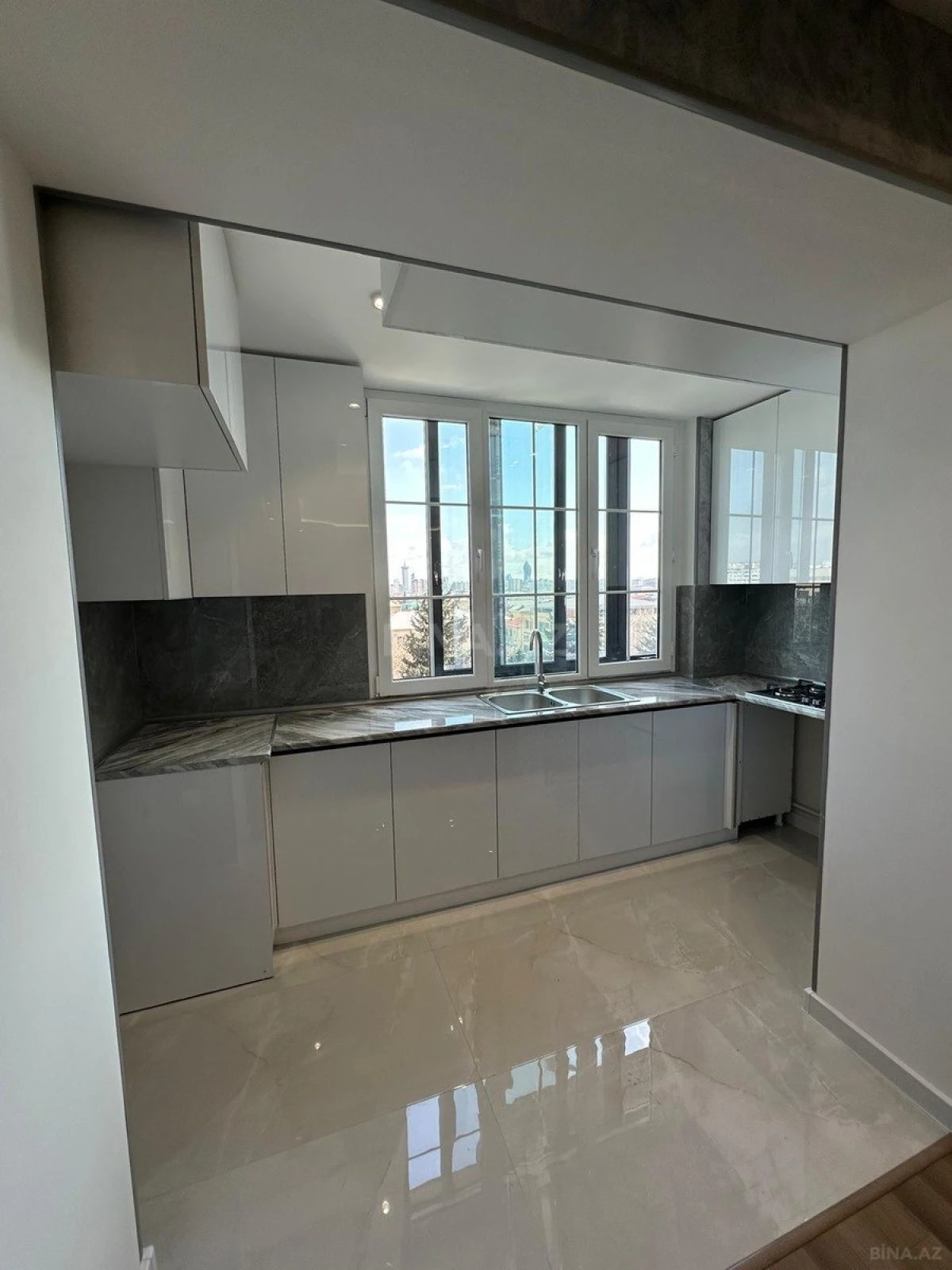 Satılır 3 otaqlı mənzil 67 m²