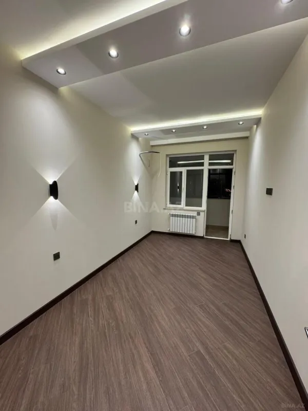 Satılır 3 otaqlı mənzil 135 m²