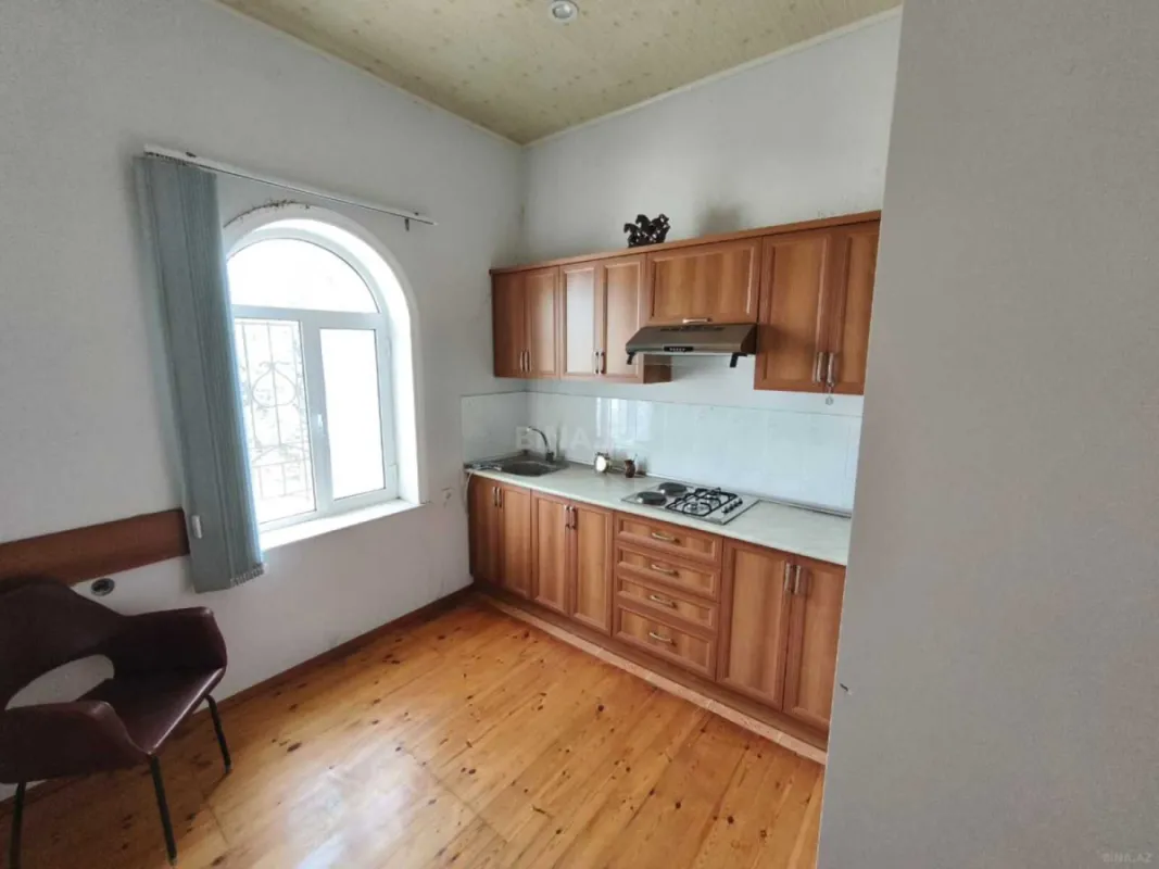 Satılır 5 otaqlı həyət evi 200 m²