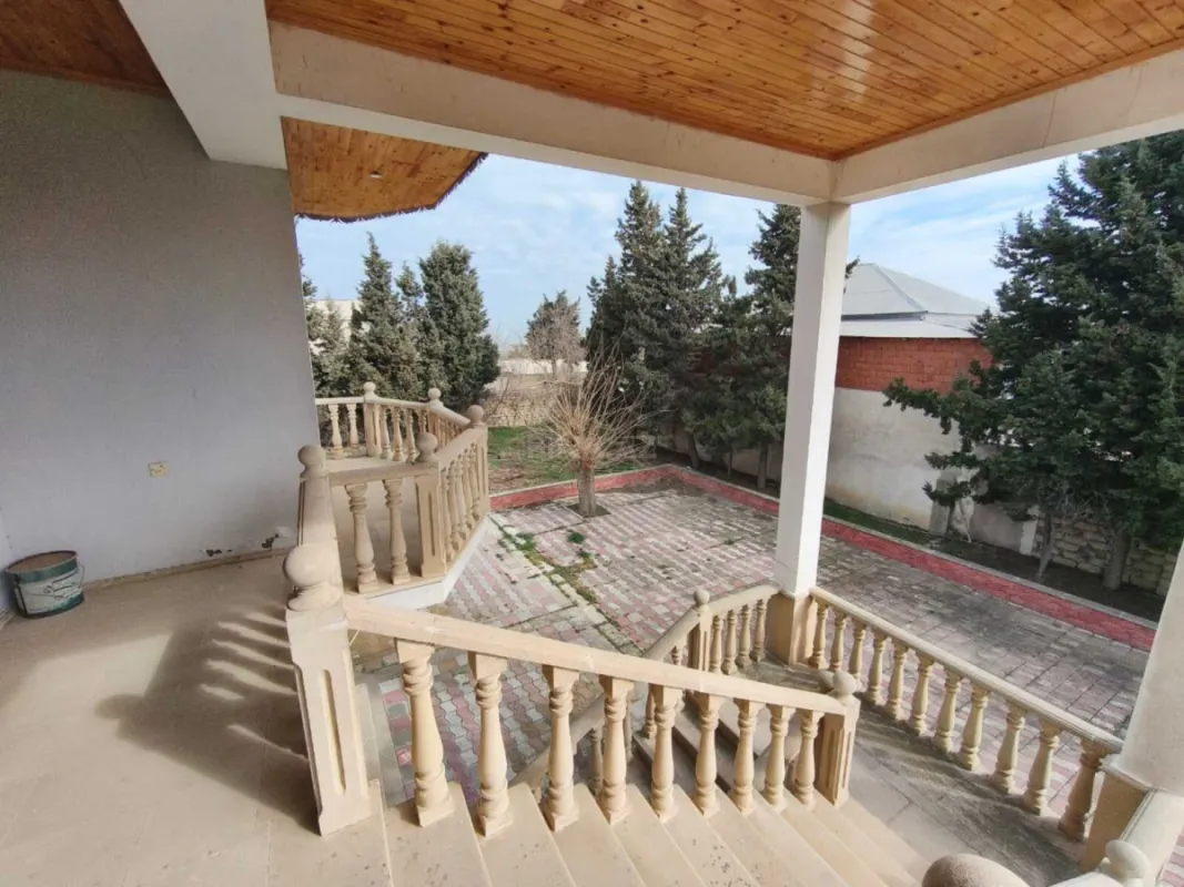 Satılır 5 otaqlı həyət evi 200 m²