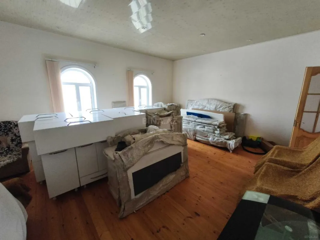 Satılır 5 otaqlı həyət evi 200 m²