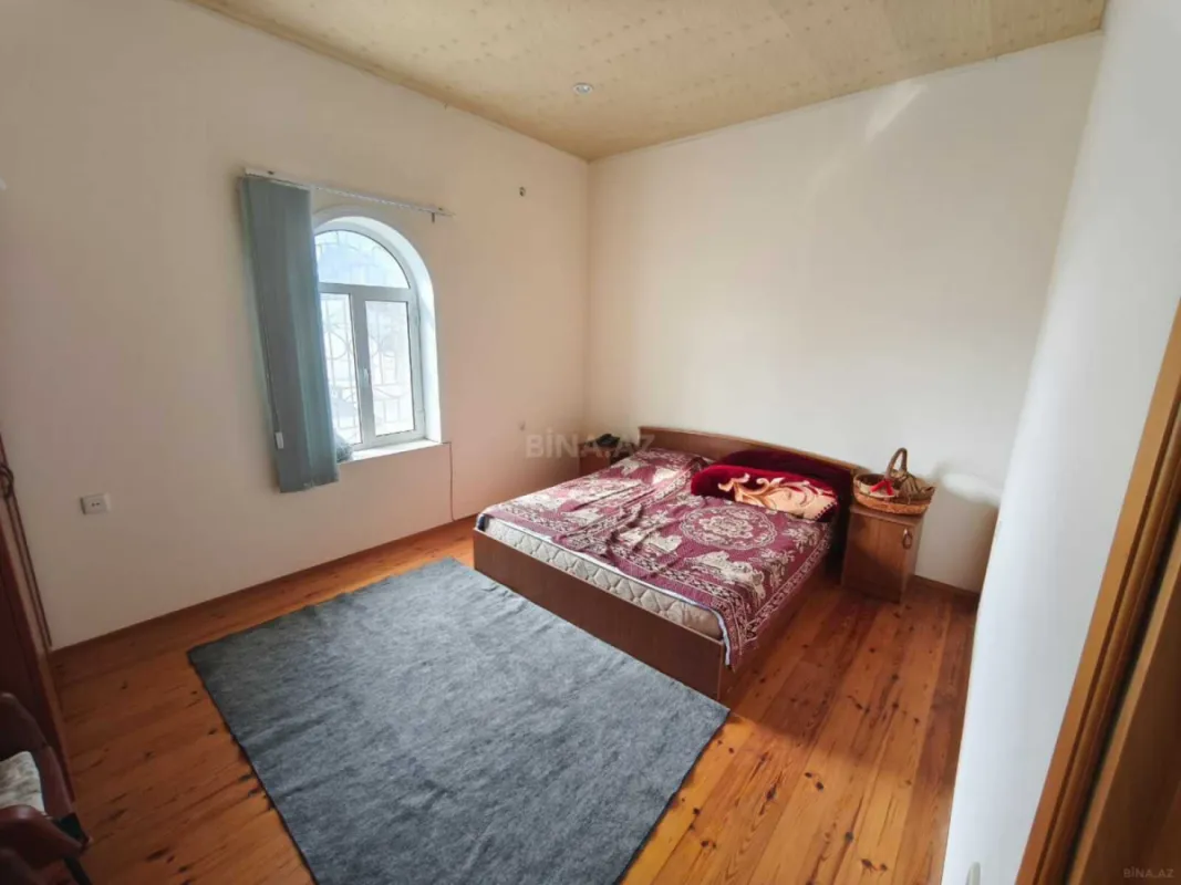 Satılır 5 otaqlı həyət evi 200 m²
