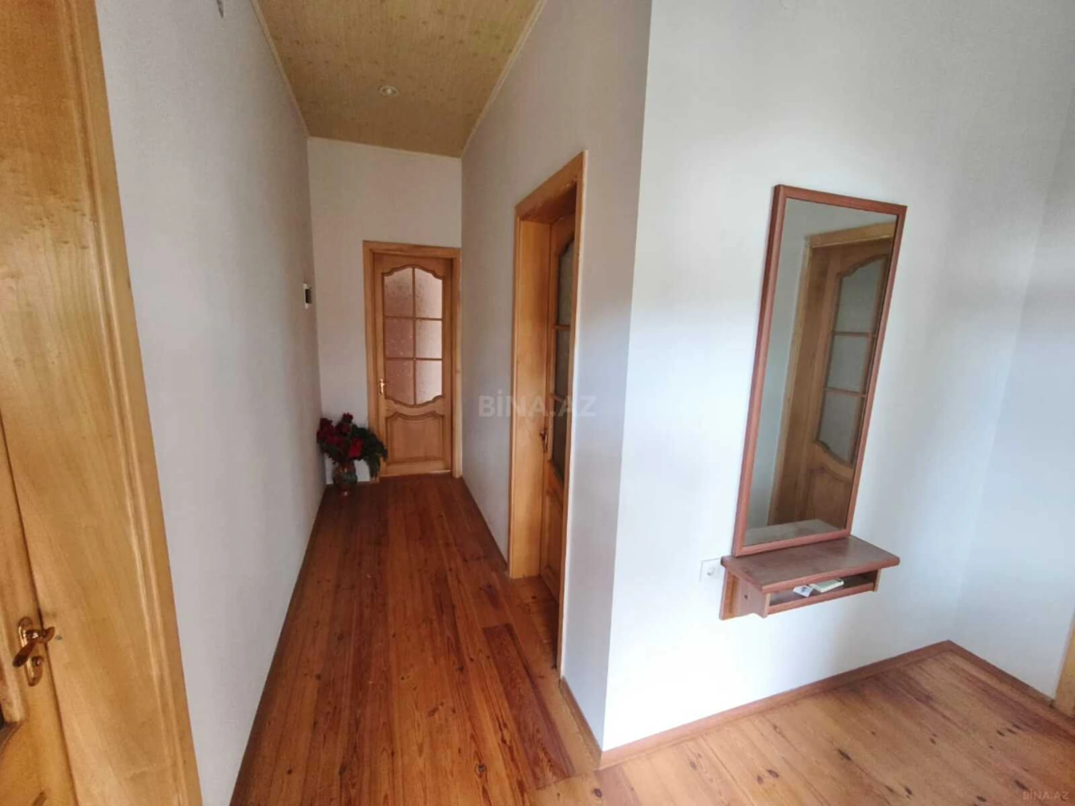 Satılır 5 otaqlı həyət evi 200 m²