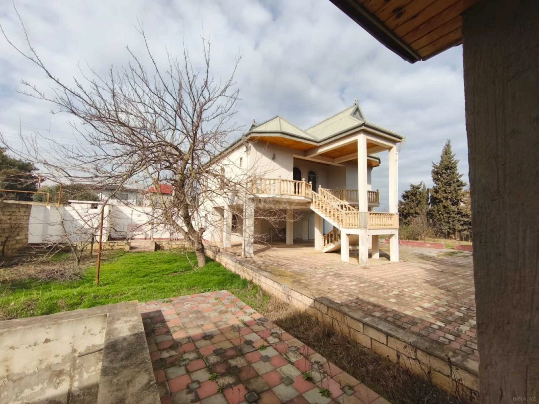 Satılır 5 otaqlı həyət evi 200 m²