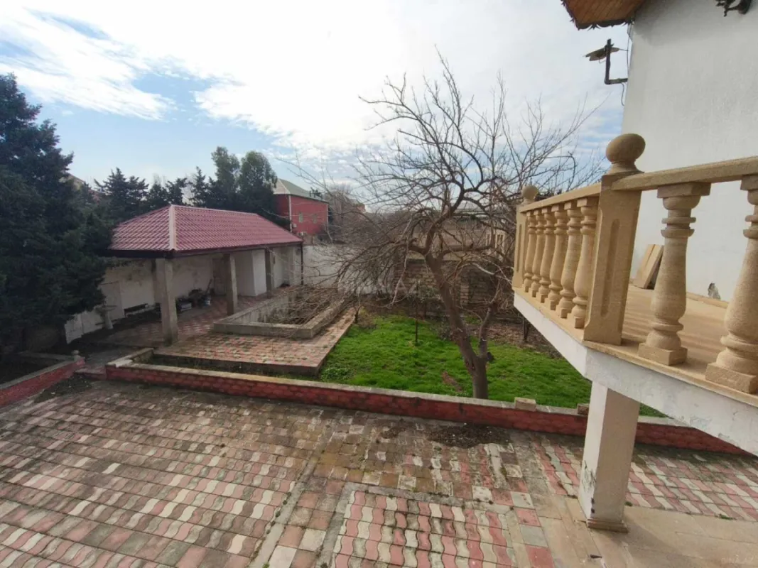 Satılır 5 otaqlı həyət evi 200 m²