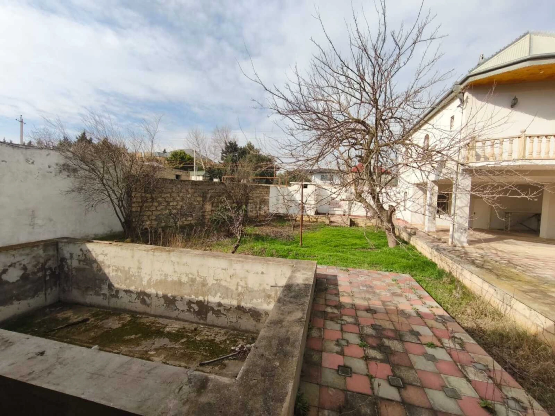 Satılır 5 otaqlı həyət evi 200 m²