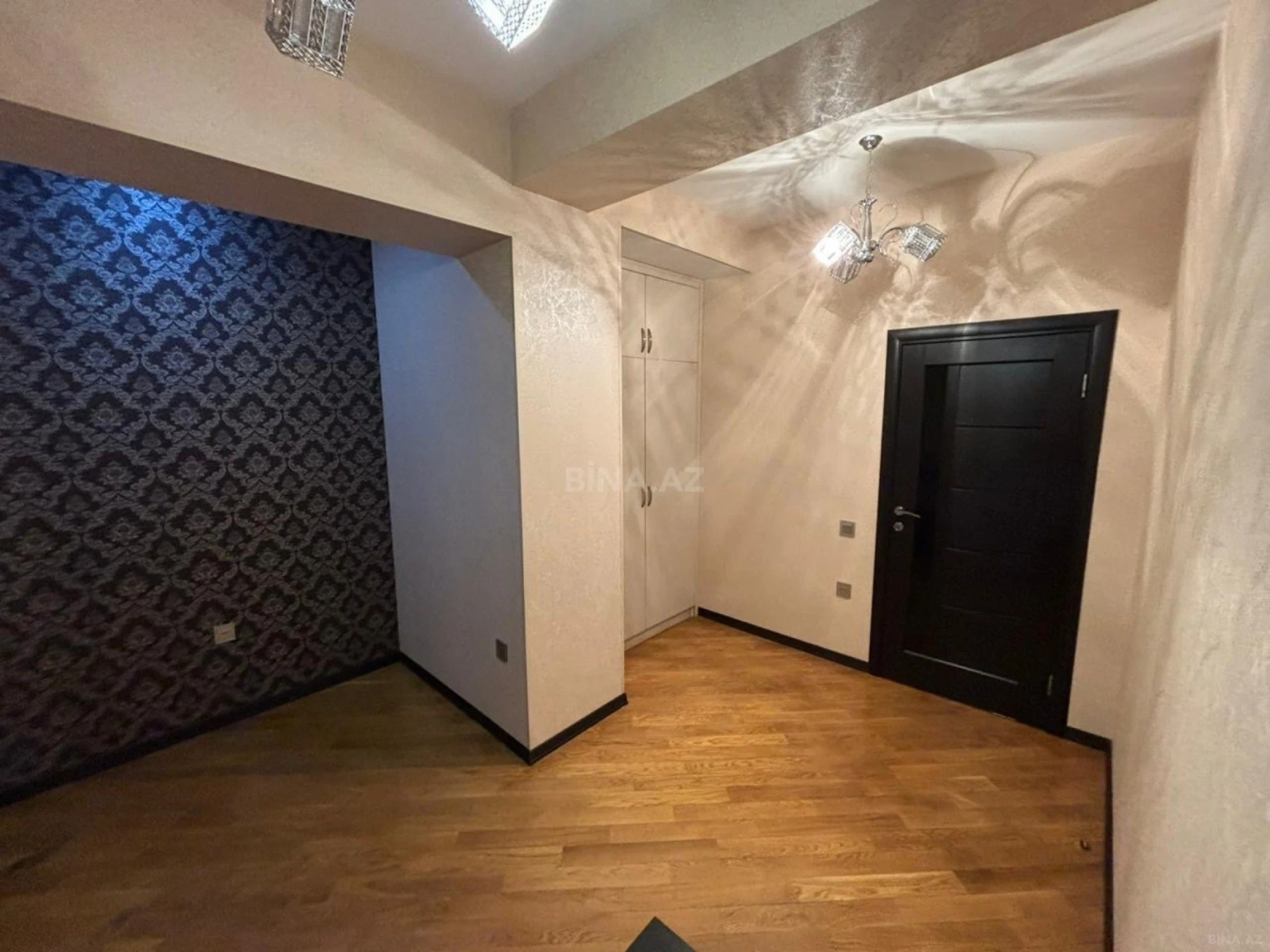 Kirayə verilir 3 otaqlı mənzil 118 m²