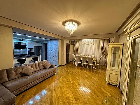 Kirayə verilir 3 otaqlı mənzil 118 m²