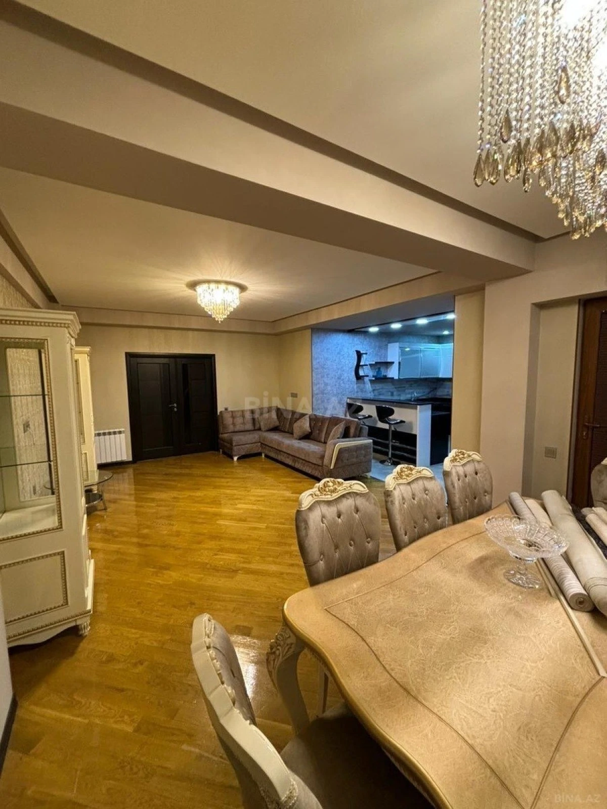 Kirayə verilir 3 otaqlı mənzil 118 m²