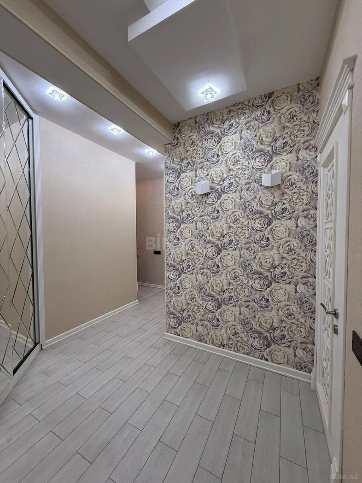 Satılır 2 otaqlı mənzil 74 m²