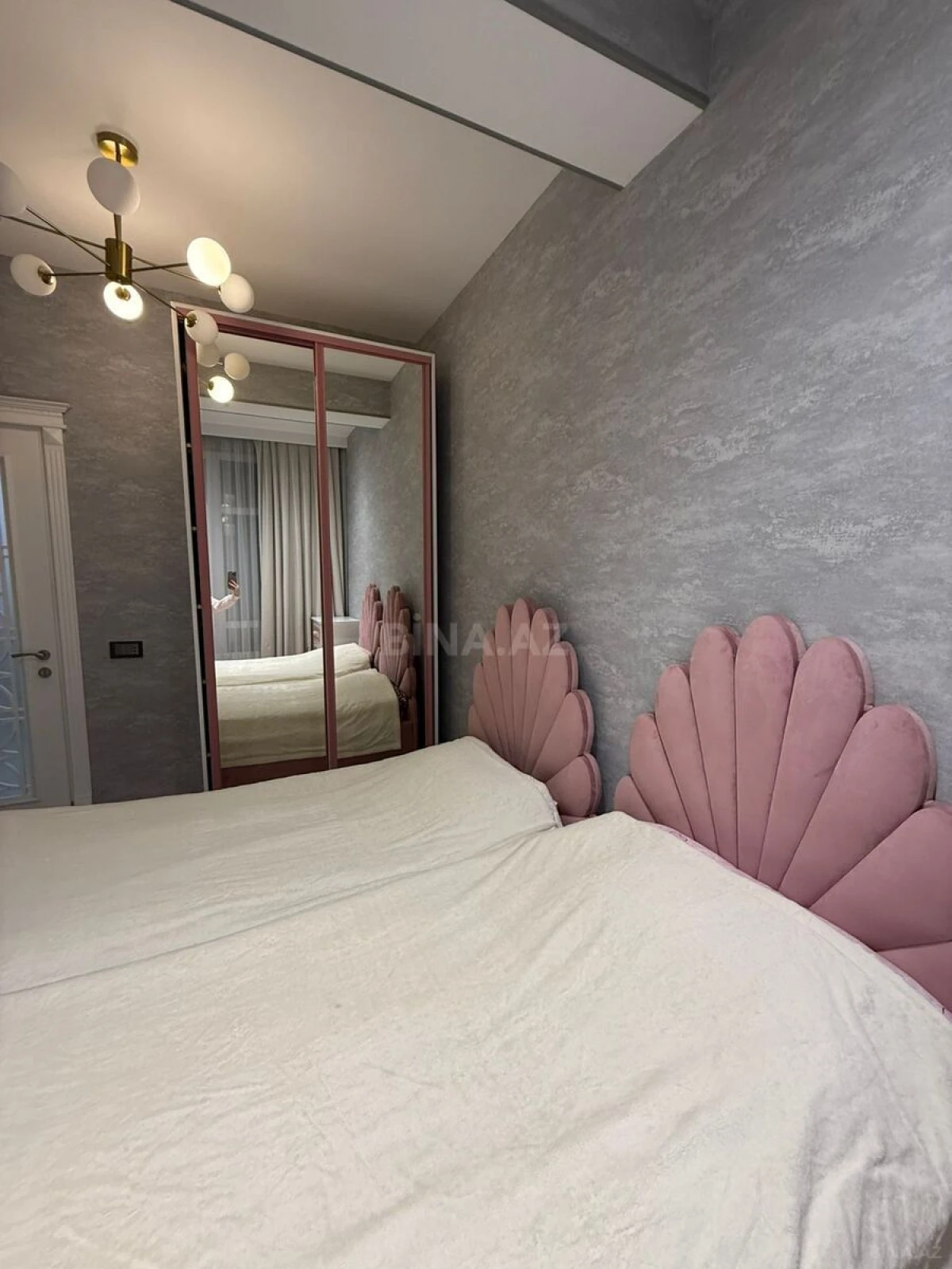 Satılır 2 otaqlı mənzil 74 m²