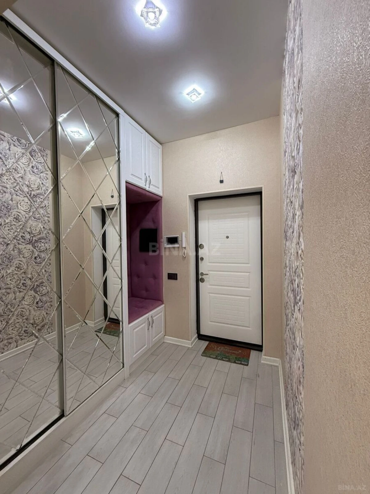 Satılır 2 otaqlı mənzil 74 m²