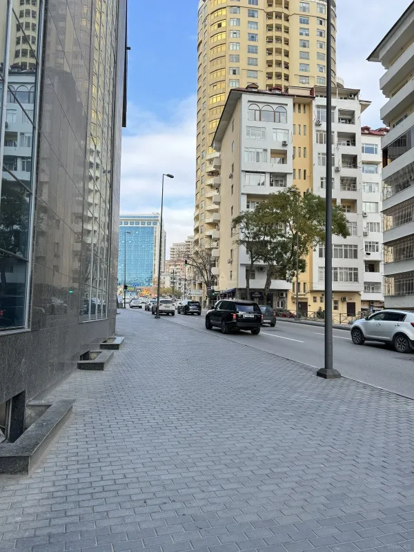 Satılır 4 otaqlı mənzil 215 m²