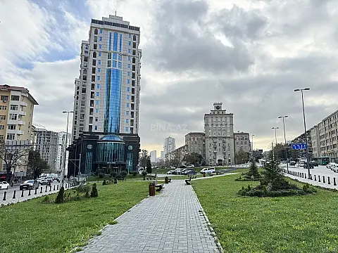 Satılır 4 otaqlı mənzil 215 m²