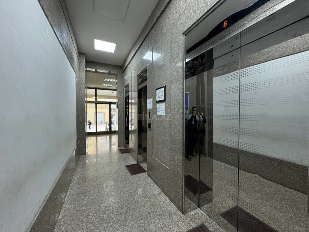 Satılır 4 otaqlı mənzil 215 m²