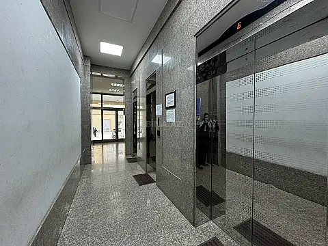 Satılır 4 otaqlı mənzil 215 m²