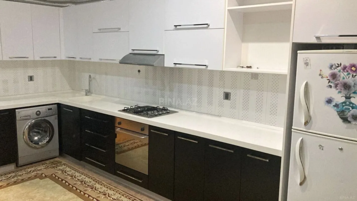 Kirayə verilir 3 otaqlı mənzil 140 m²