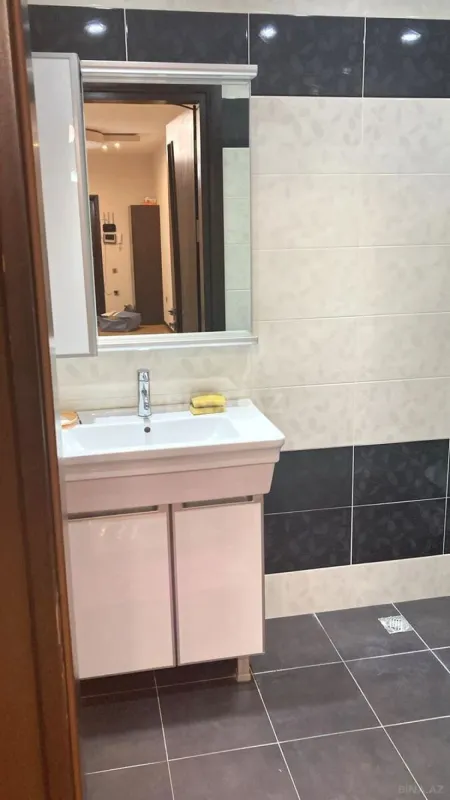 Kirayə verilir 3 otaqlı mənzil 140 m²