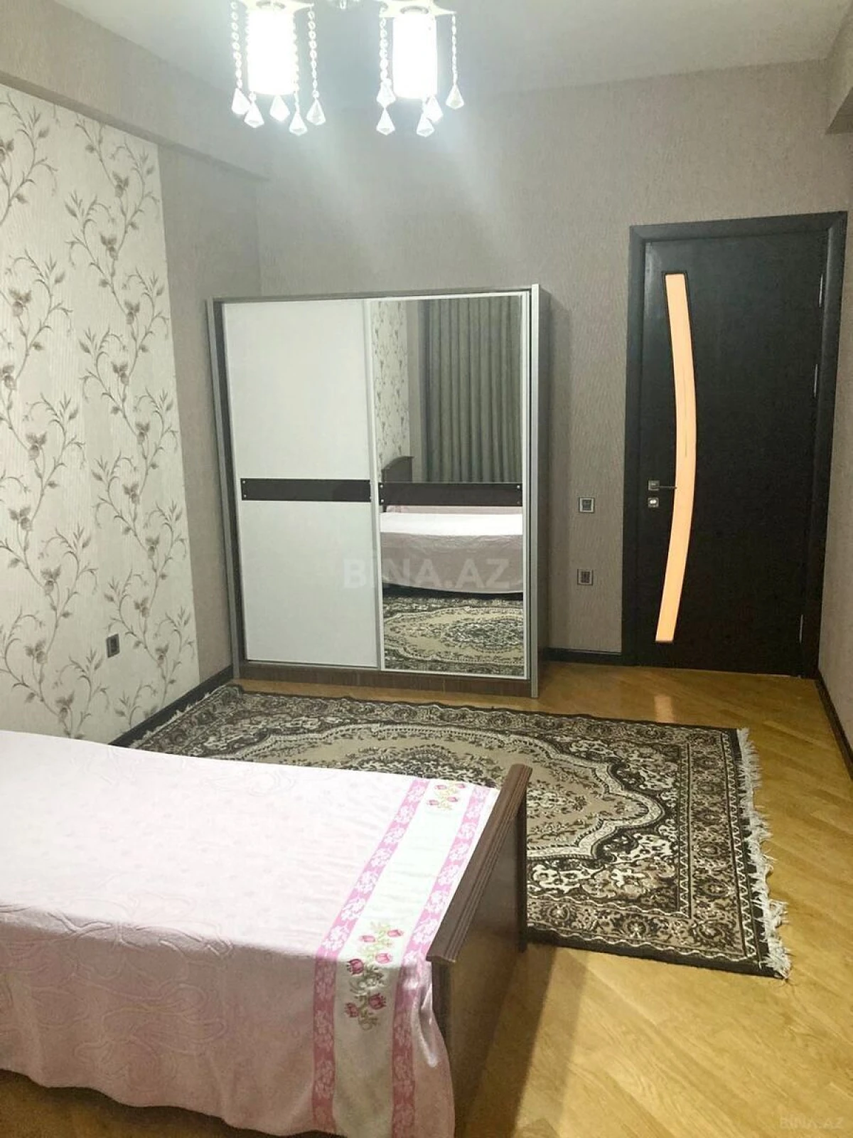 Kirayə verilir 3 otaqlı mənzil 140 m²