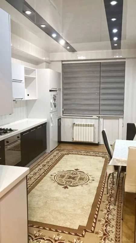 Kirayə verilir 3 otaqlı mənzil 140 m²