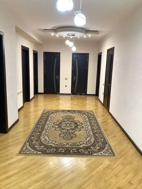 Kirayə verilir 3 otaqlı mənzil 140 m²