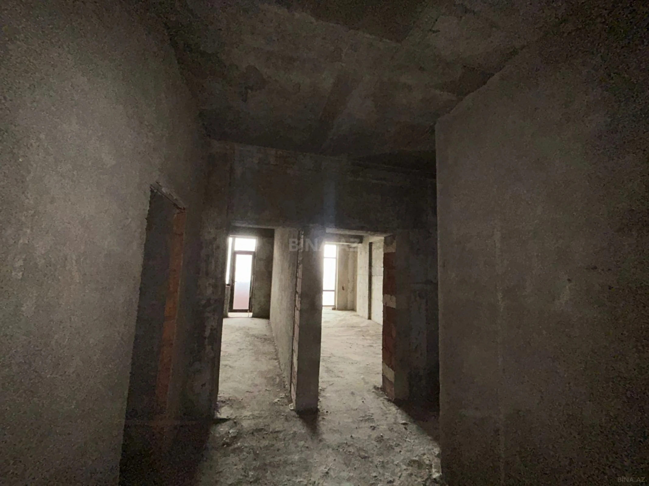 Satılır 3 otaqlı mənzil 104 m²