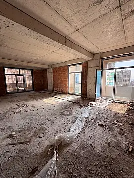 Satılır 4 otaqlı mənzil 145 m²