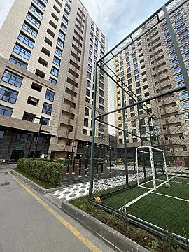 Satılır 4 otaqlı mənzil 145 m²