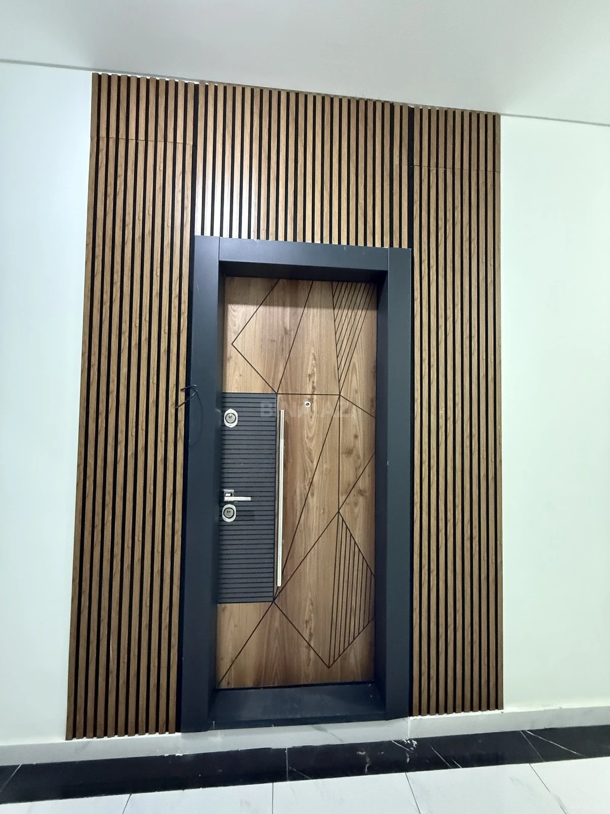 Satılır 4 otaqlı mənzil 145 m²