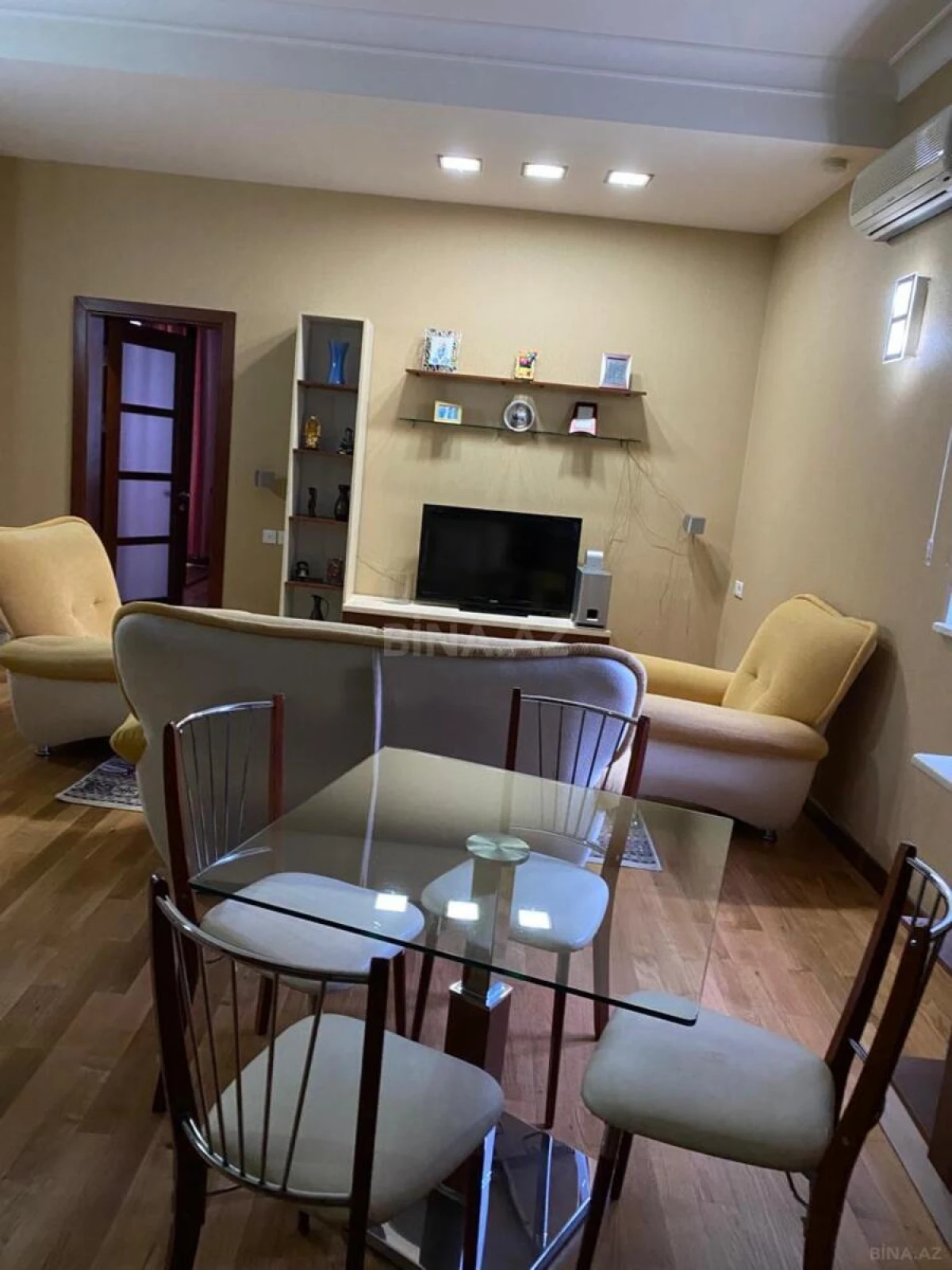 Kirayə verilir 2 otaqlı mənzil 70 m²