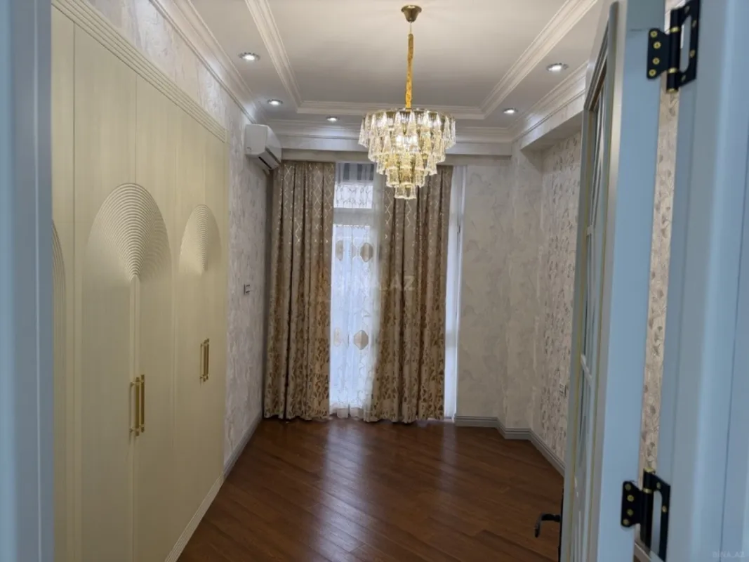 Satılır 3 otaqlı mənzil 145 m²