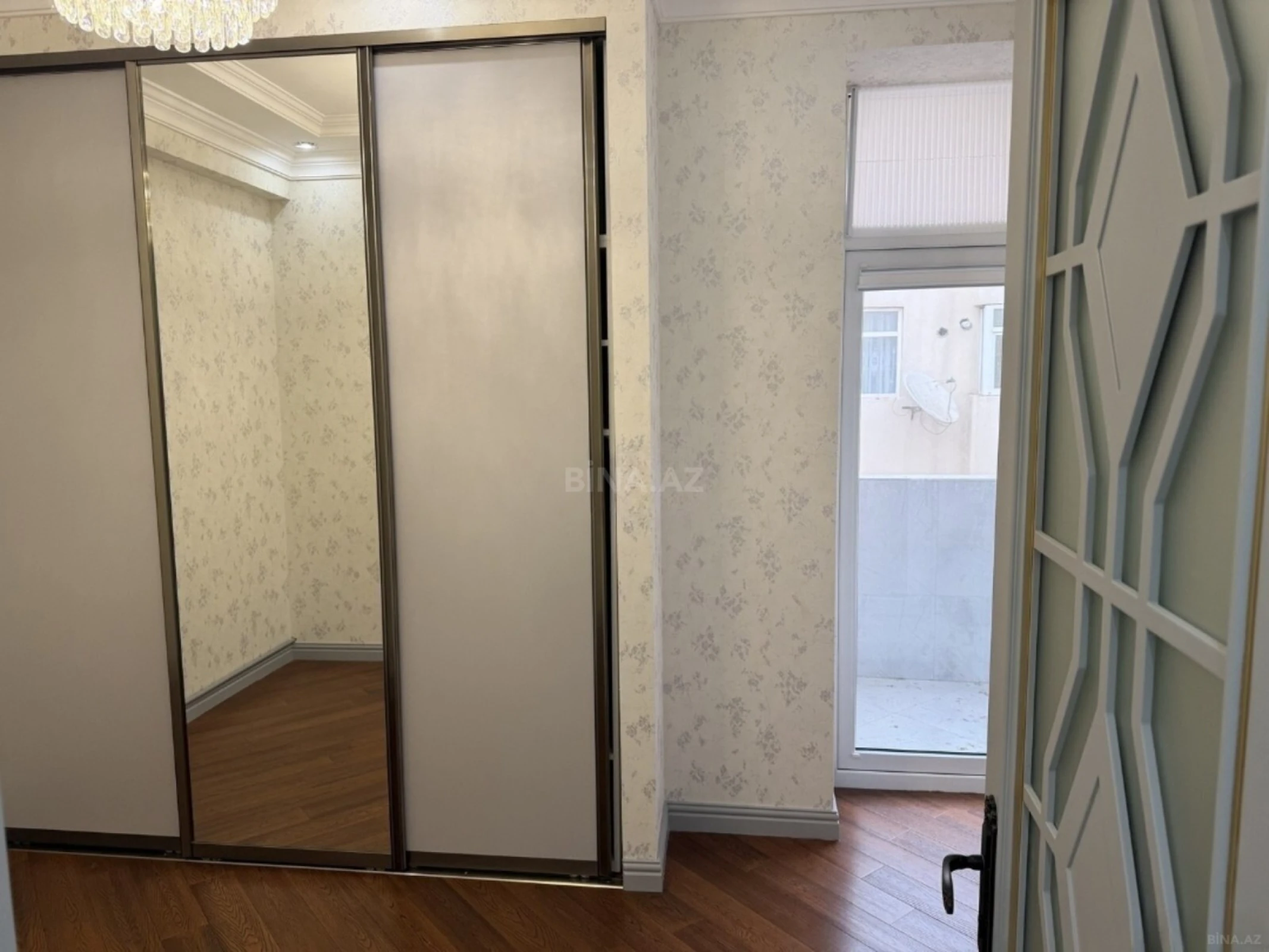 Satılır 3 otaqlı mənzil 145 m²